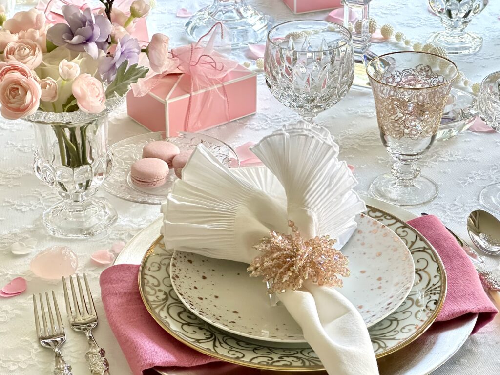 A Romantic Valentine’s Day Tablescape