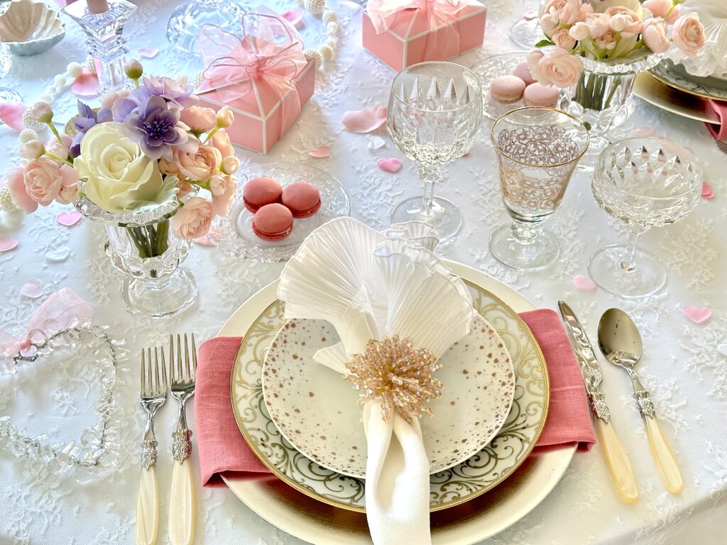 A Romantic Valentine’s Day Tablescape