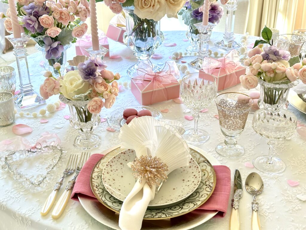 A Romantic Valentine’s Day Tablescape