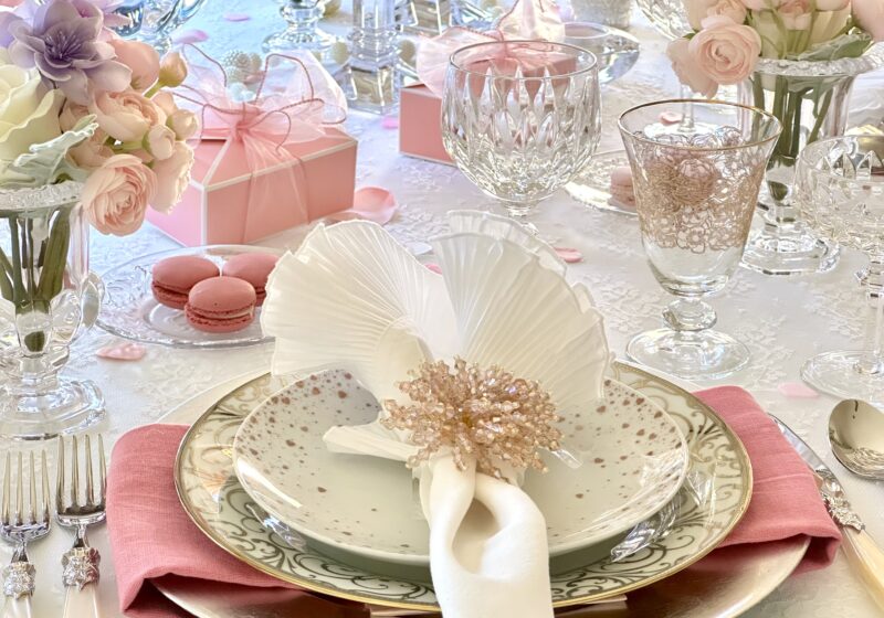A Romantic Valentine’s Day Tablescape